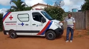 Vereador Edilson do Barrocão entregando ambulância ao povoado - Ribeira do Pombal